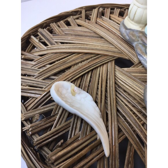 Avon Holiday Treasures Porcelain Figurines Nativity Mary Joseph Jesus 2002 - Picture 5 of 9